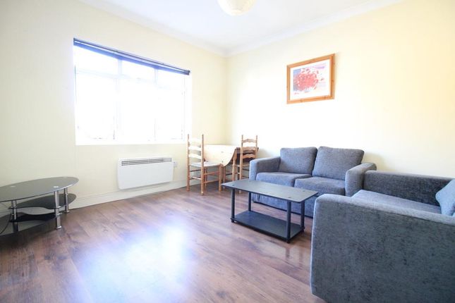 Thumbnail Flat to rent in Vicarage Farm Road, Heston, Hounslow