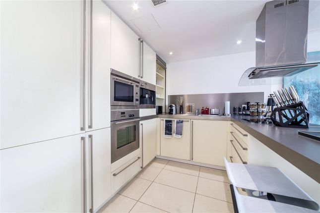 Flat for sale in Hertsmere Road, Canary Wharf, London