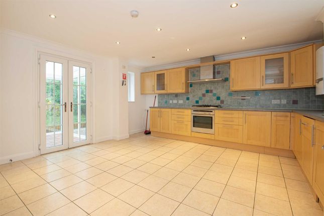 10, Longleat Court, Milton Keynes photo 3