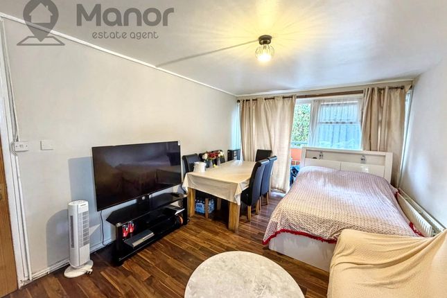 Flat 22, London photo 2