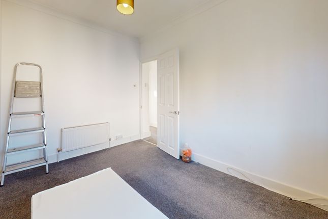 Flat for sale in Dickensons Lane, Woodside, Croydon