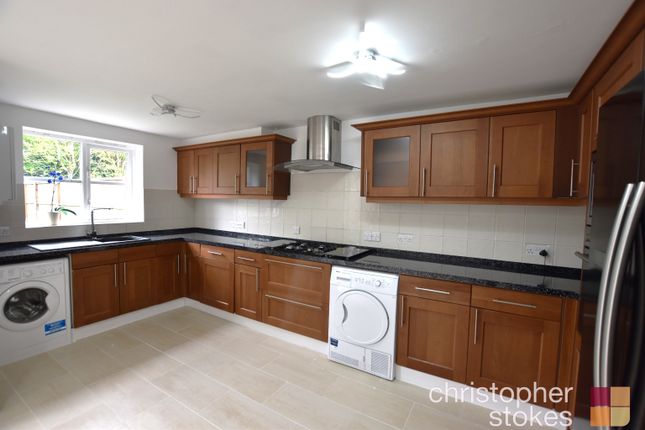 Town house to rent in Plomer Avenue, Hoddesdon, Hertfordshire