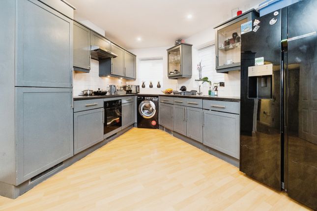 Flat for sale in Windermere Avenue, Purfleet-On-Thames