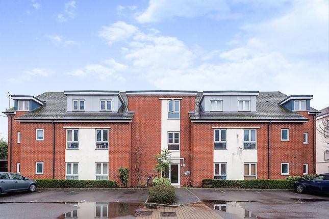 Thumbnail Flat for sale in Egrove Close, Oxford