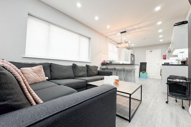 5-bed terraced on 91, Malefant Street, Cardiff, £3,075/mo