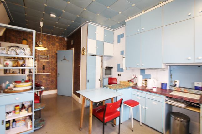 8, Green Lane, London photo 4