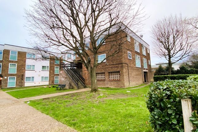 Flat for sale in Pine Tree Close, Hounslow