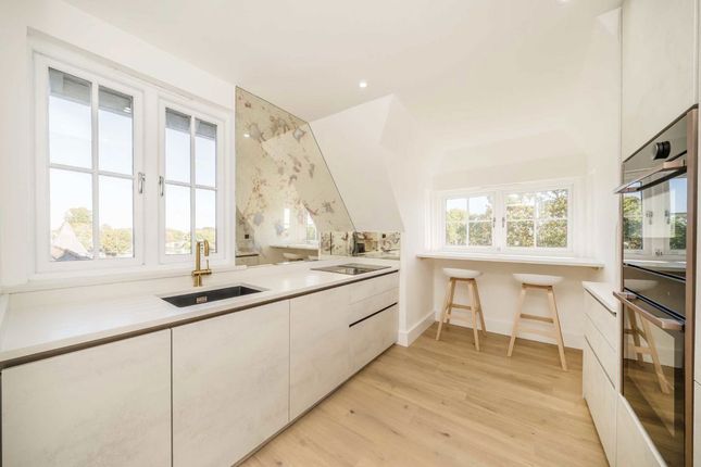 Flat 11, Sovereign House, 1, Bridge Road, East Molesey photo 3