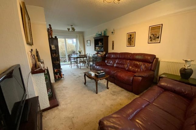 4 Stapleton Crescent, South Hornchurch photo 4