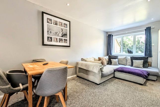 5, Amber Close, Bordon photo 2