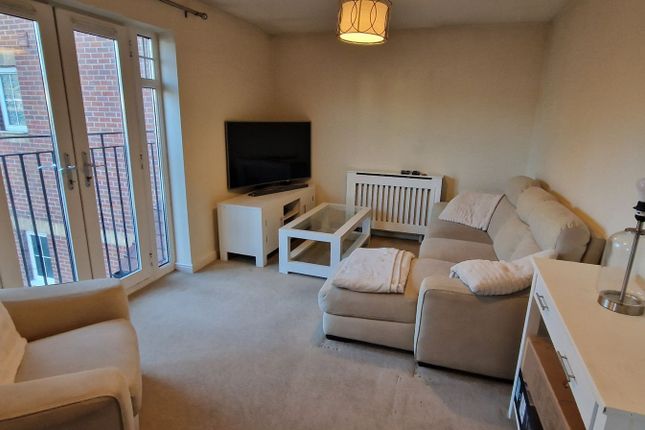 Woodside Court, Farnborough photo 2