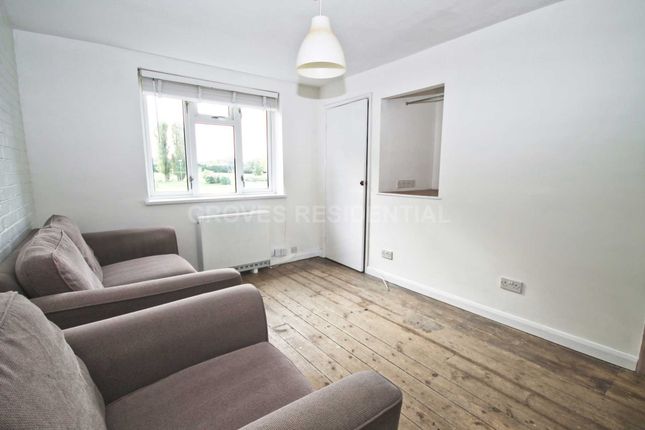 Flat to rent in Blagdon Road, New Malden