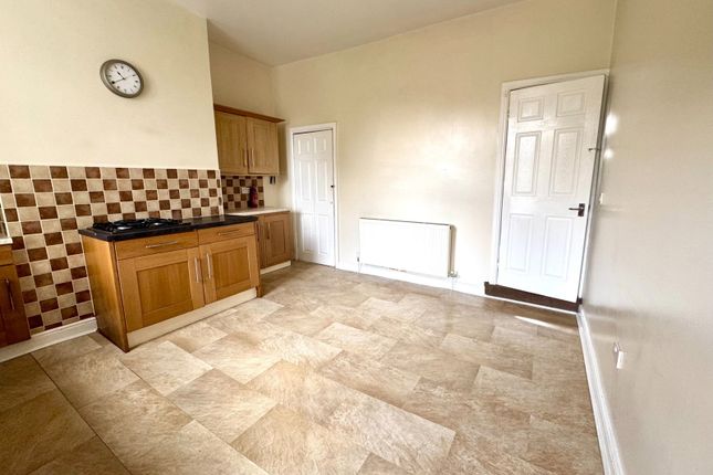 144, Lordens Hill, Sheffield photo 5