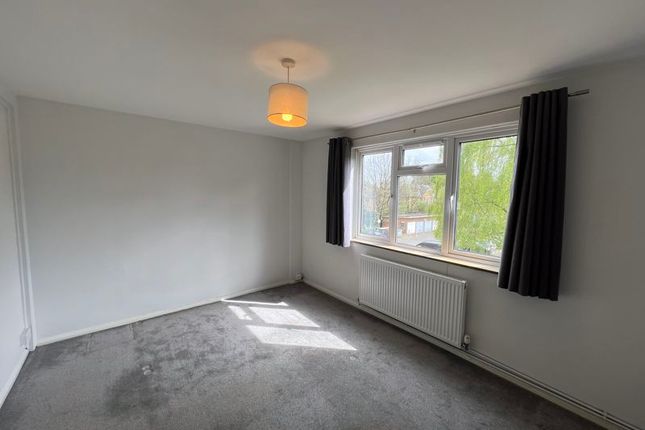 Flat to rent in Capel Close, London