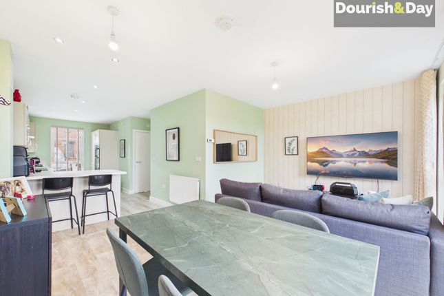 9 Redgrave Drive, Stafford photo 2