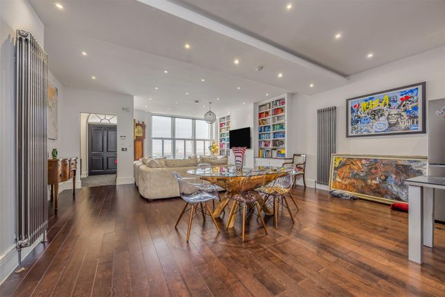 Apartment B, Clearwater Apartments, South Parade,