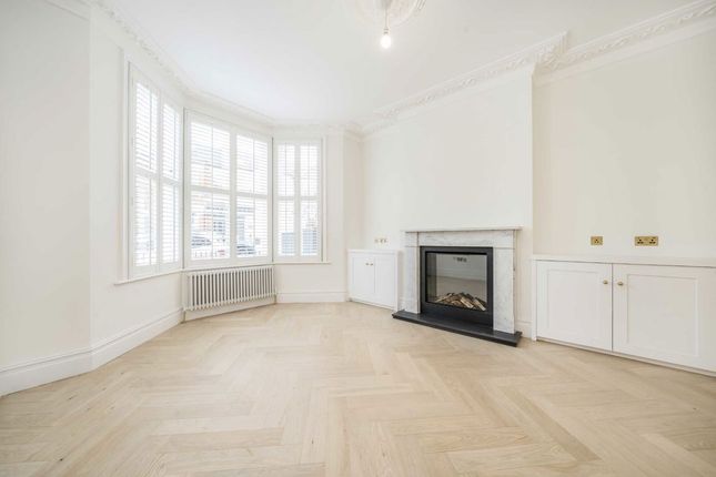 8, Hambalt Road, London photo 4
