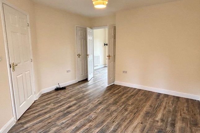 58, Buzzard Road, Calne photo 3