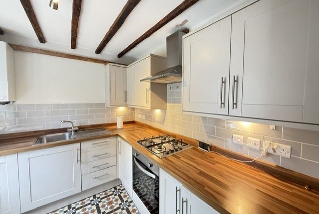 81B, Watford photo 4
