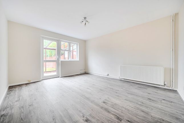 21, Sturt Court, Guildford photo 2