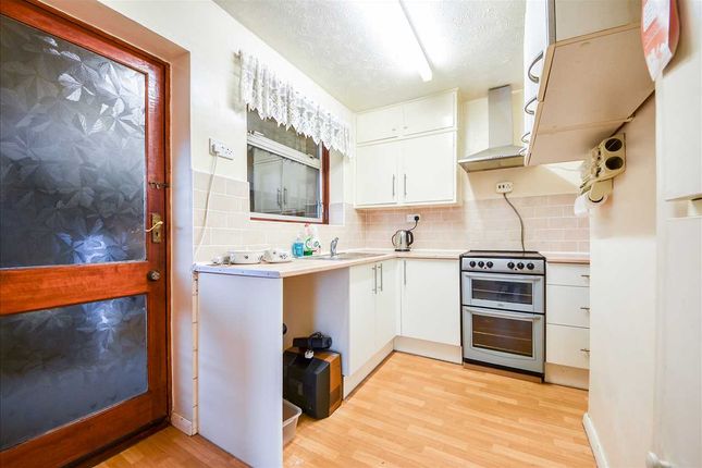 24, Clare Road, Wellingborough photo 2