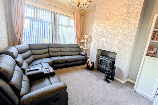 12, Wyke Crescent, Bradford photo 2