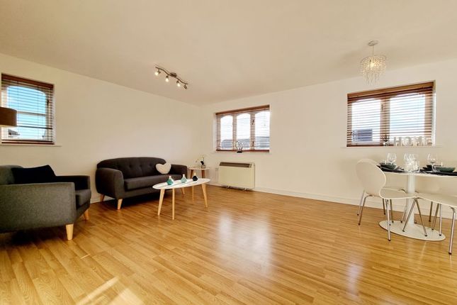 Flat for sale in Dunlop Close, Dartford, Kent