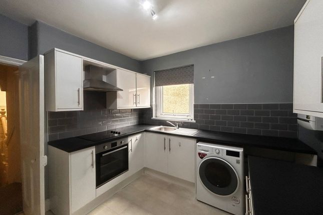 102,B, London Road, Neath photo 4