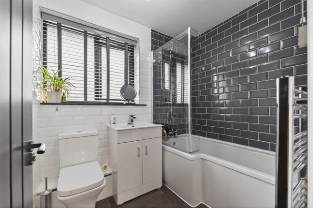68 Springwood, Cardiff, South Glamorgan photo 4
