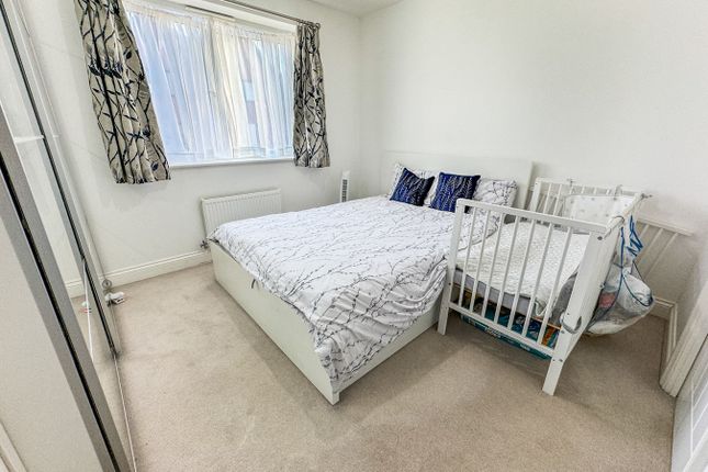 Flat for sale in Ruhemann Street, Reading