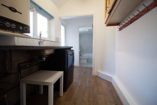 Terraced house to rent in Bathley Street, Nottingham