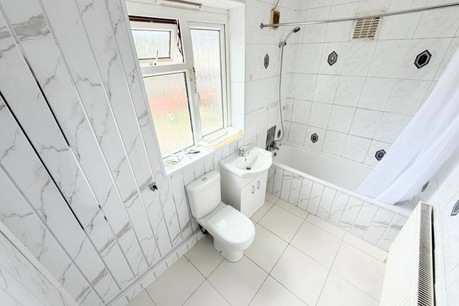 141 Park Lane West, Tipton photo 4