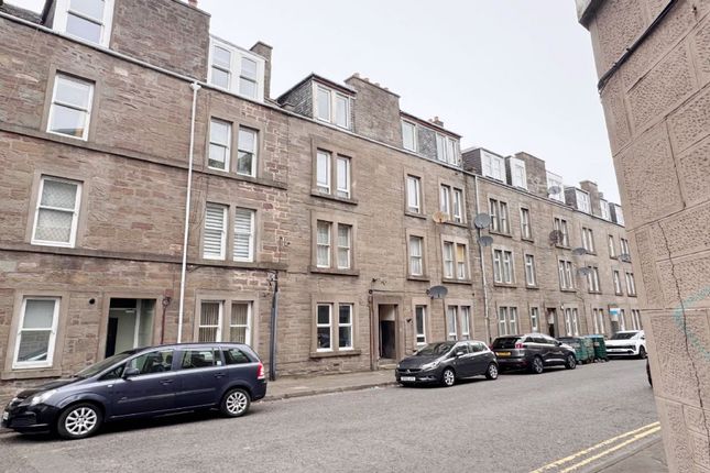3-bed flat on Lorimer Street, Dundee, £55,000