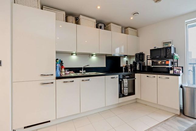 17, Walbrook Court, Edgware photo 5