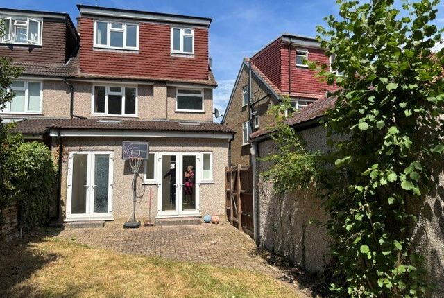 105, Hill Road, Pinner photo 2