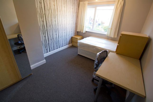 Chestnut Grove, Leeds photo 4