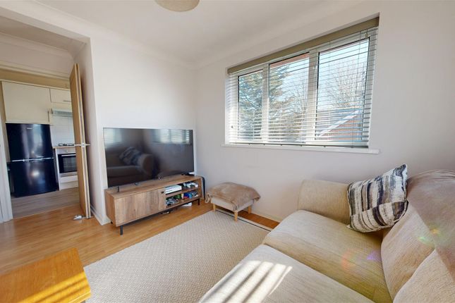Flat 5, Clearmount Court, New Close Gardens, Weymouth photo 3
