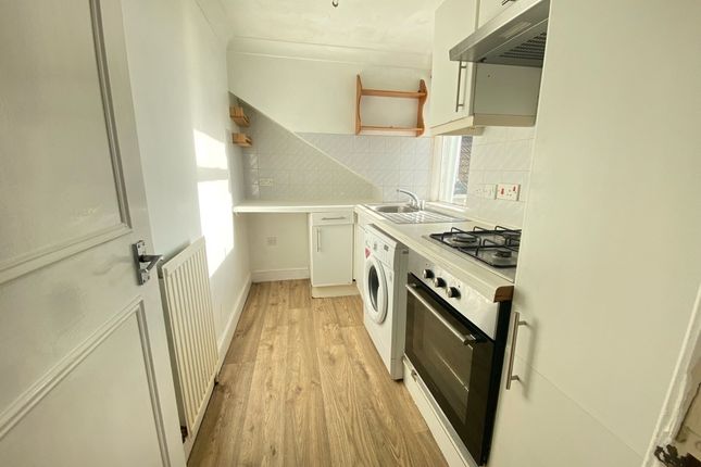 Flat to rent in Bayford Road, Littlehampton