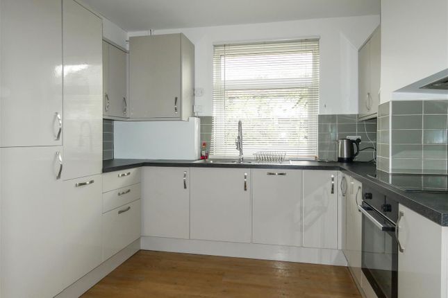 32, Walders Road, Rustington photo 3