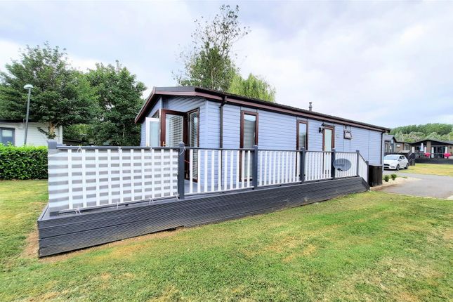 Mobile/park home for sale in Roydon, Harlow