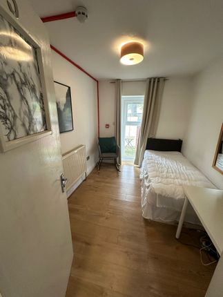 Thumbnail Room to rent in Buckingham Road, Room 5, London