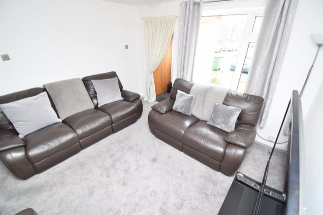 17, Ashmore Drive, Gawthorpe photo 5