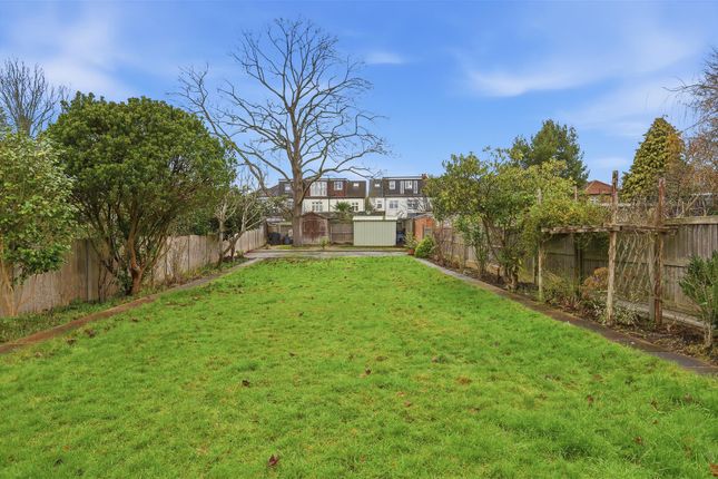 19, Ridge Crest, Enfield photo 3