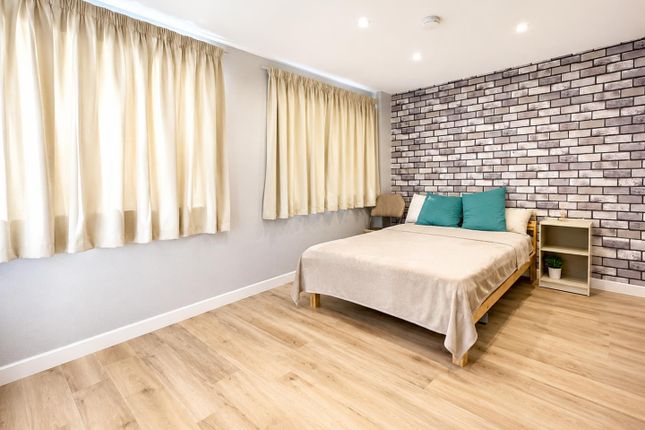 Flat 2B, Horndean Road, Bracknell photo 4