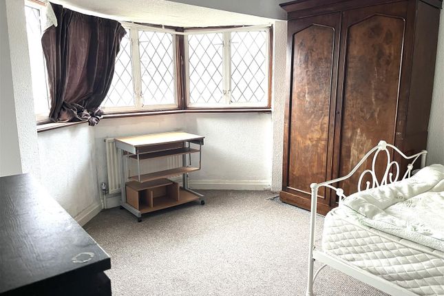 41, St. Michaels Avenue, Wembley photo 3
