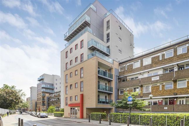 Thumbnail Flat to rent in Cable Street, London