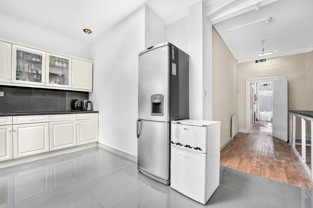 222, Seely Road, London photo 4