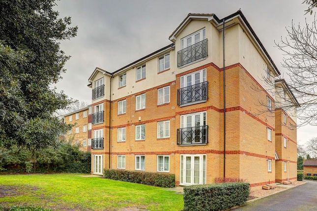 Flat to rent in Chichester House, Galsworthy Road, Kingston Upon Thames