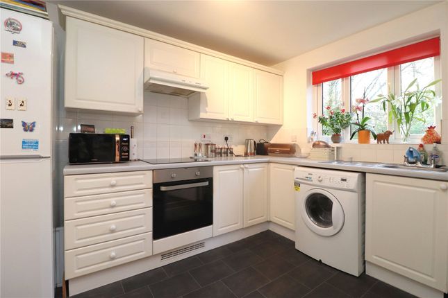 20, Hoebrook Close, Surrey photo 3