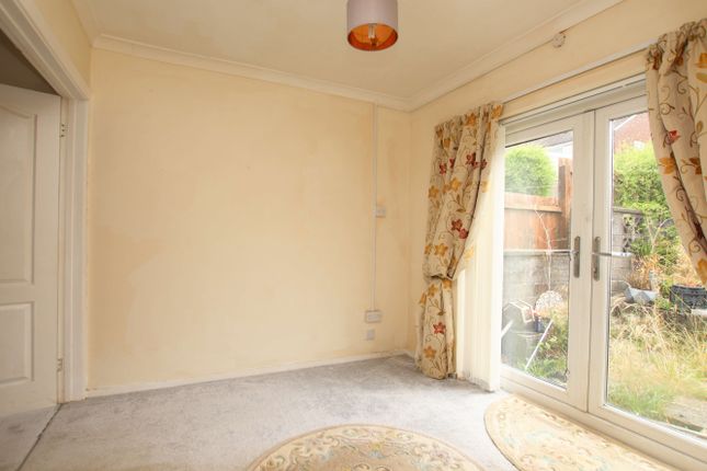30, Oakfield Crescent, Ton-Teg photo 4